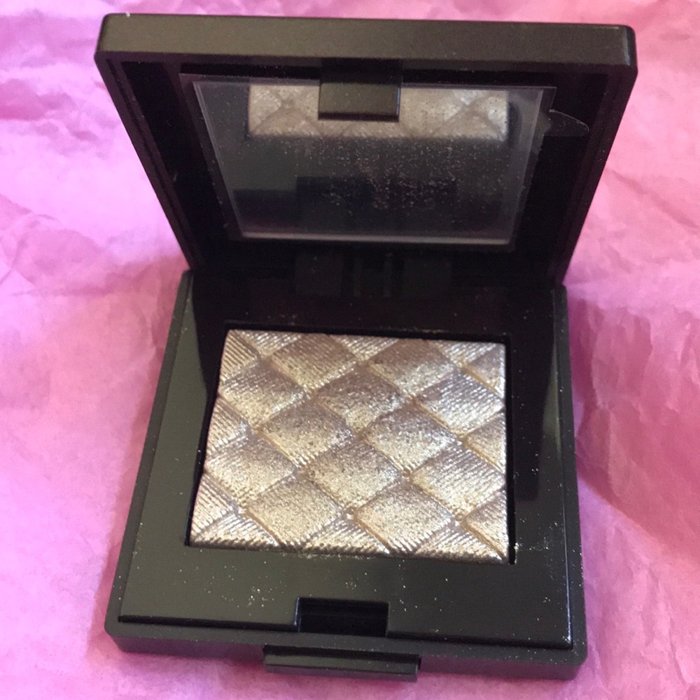 Laura Mercier Illuminating Eye Shadow